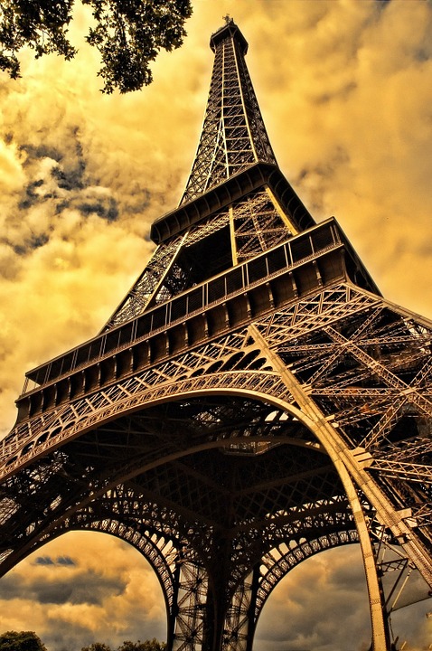 essay on beauty of eiffel tower